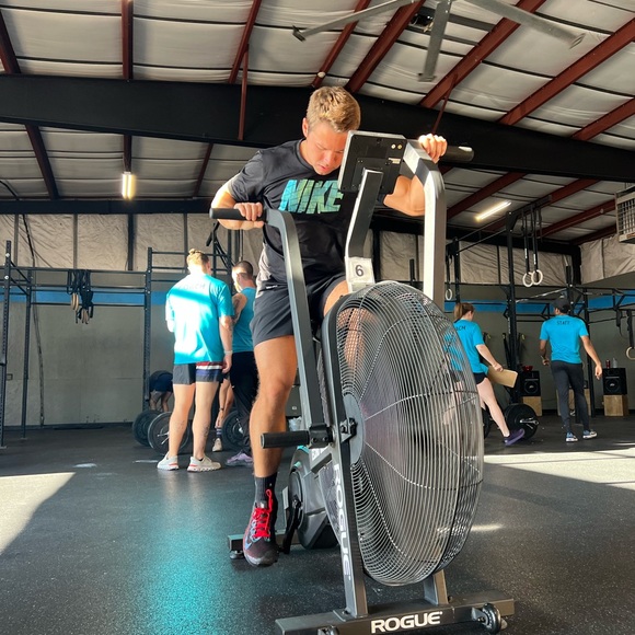 Meet your Posher, Enrique - Picture 5 of 6